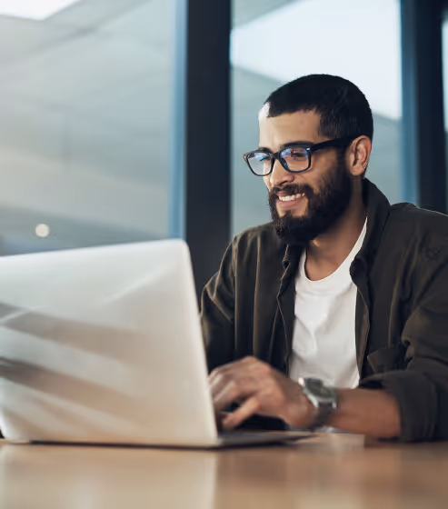 Customer at a laptop requesting a custom integration with Shipday